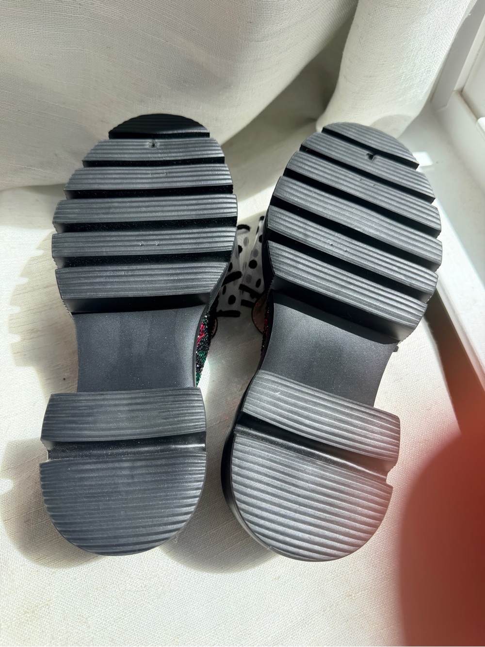 Betsey Johnson Gladdys Black White Flower Rhinestone Bow Mules Size 6 - Picture 5 of 7